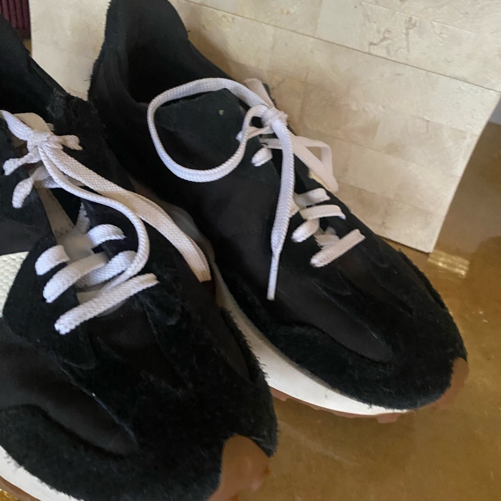 New Balance Women's Black and White Sneakers with Gum Sole - Picture 5 of 7